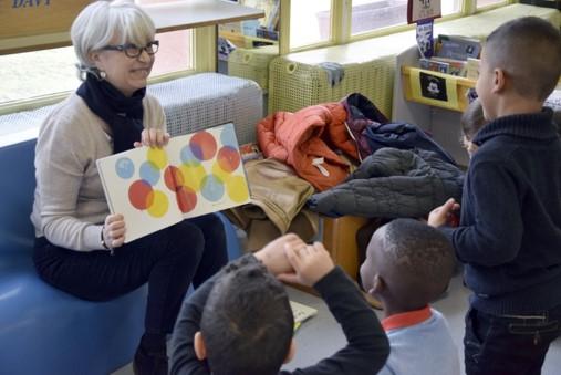 Bénévole et enfants - Association Lire et Faire Lire