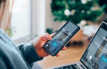 visuel d'un téléphone affichant l'interface du score de digitalisation