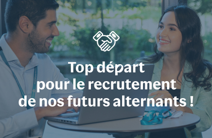 photo de 2 collaborateurs qui discutent