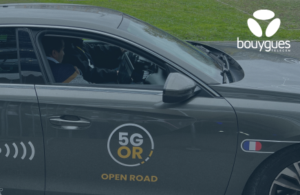 photo d'une voiture connectée en 5G