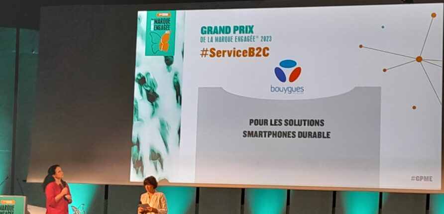 un grand écran indiquant le grand prix de la marque engagée 2023