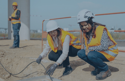 deux techniciennes sur le terrain