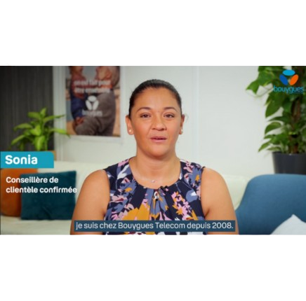 Sonia conseillère de clientèle confirmée