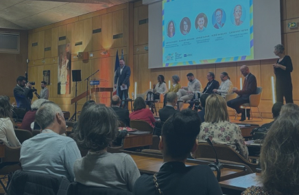 Quelques collaborateurs de Bouygues Telecom intervenant pendant une conférence